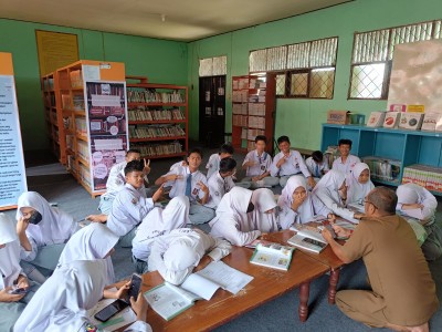 Kegiatan pembelajaran Seni Budaya oleh Bp. Hendra Cipta, S.Pd
